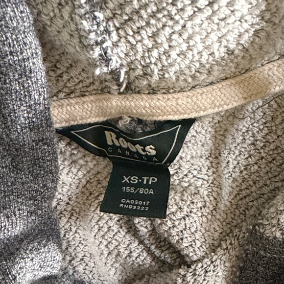 Roots Gray Hoodie, Size Extra Small - Picture 5 of 7